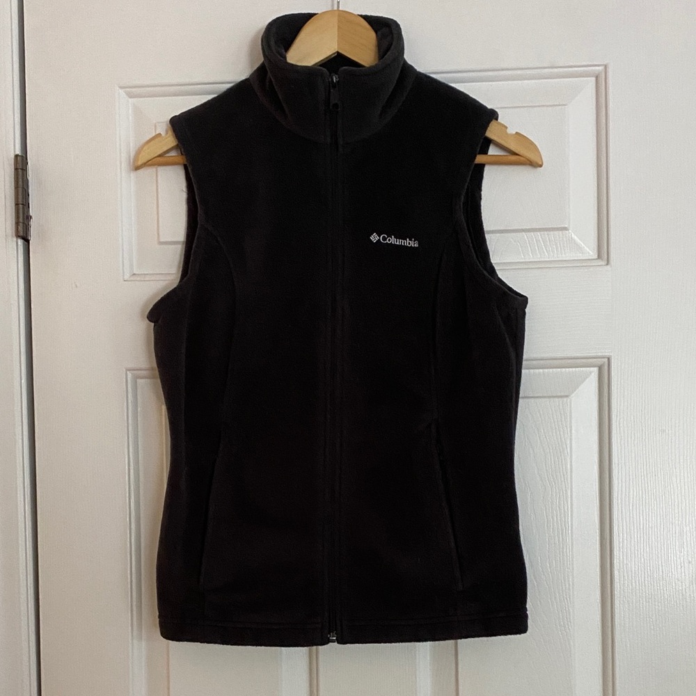 Columbia Black Fleece Vest size petite small like new in prefect condition!